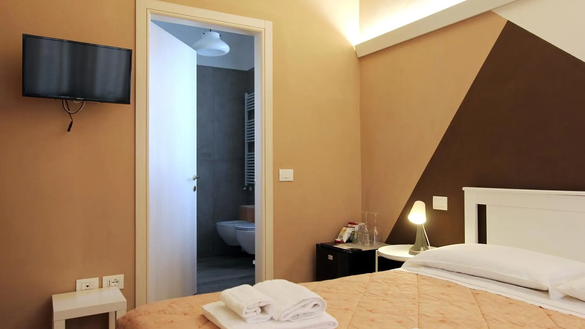 Maison N&M Desenzano del Garda Bed & Breakfast